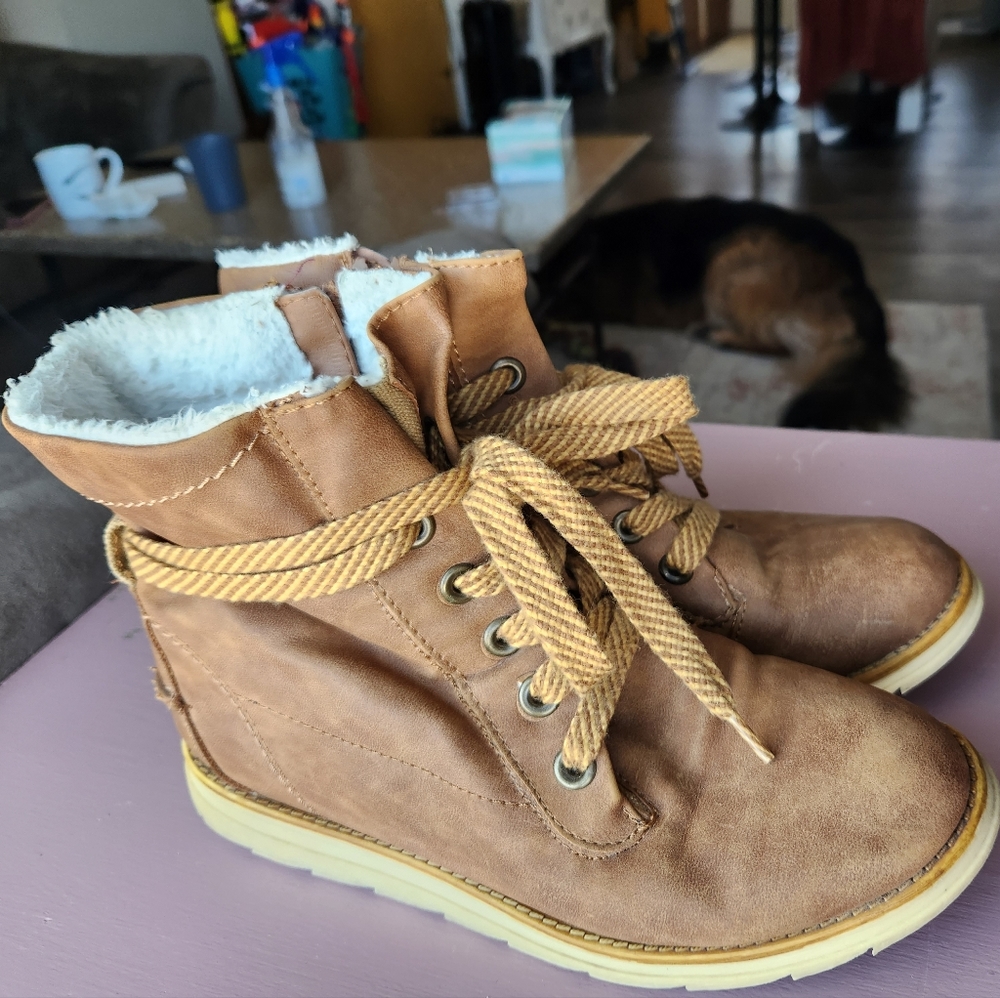 Muk Luk brown boots 7 1/2